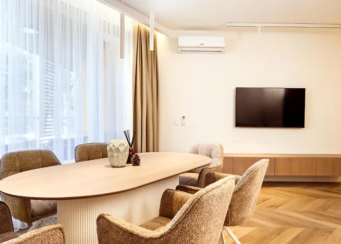 Golden Dunes Apartment *